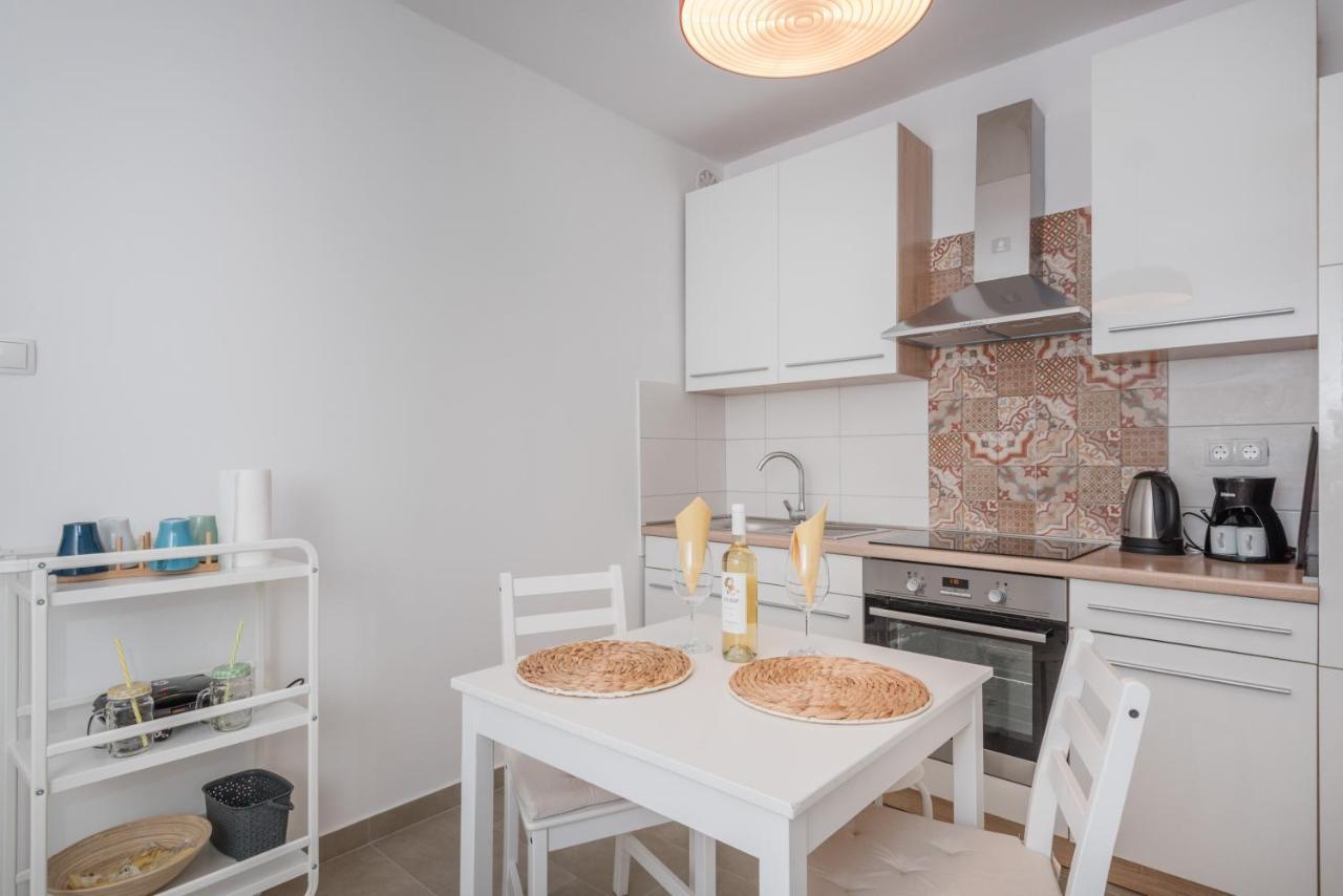 Apartment Angelina Free Public Parking Zara Esterno foto