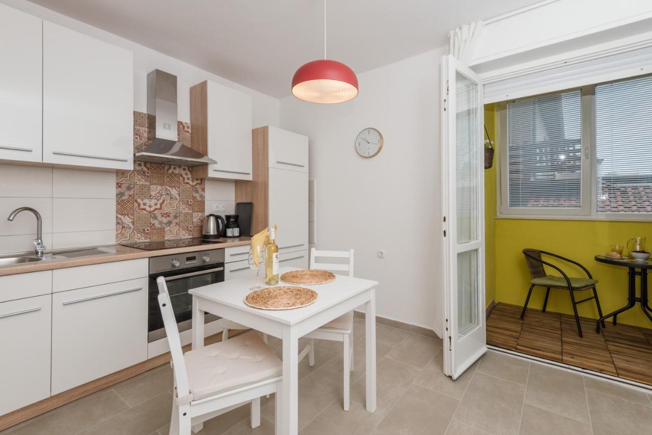 Apartment Angelina Free Public Parking Zara Esterno foto